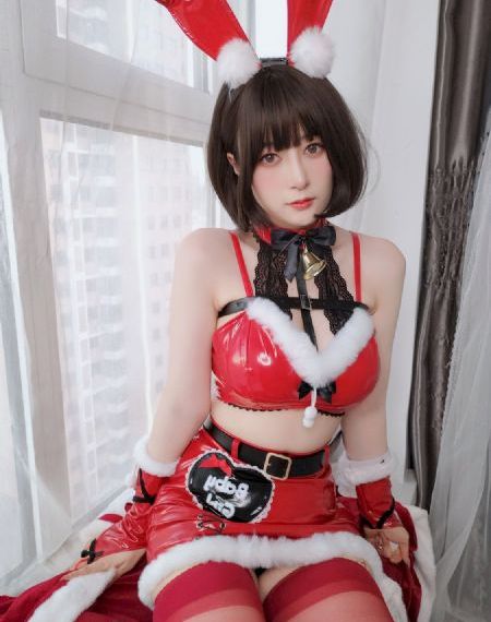 皇上捏住宫女的巨峰