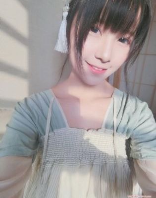 两乳房又高又大